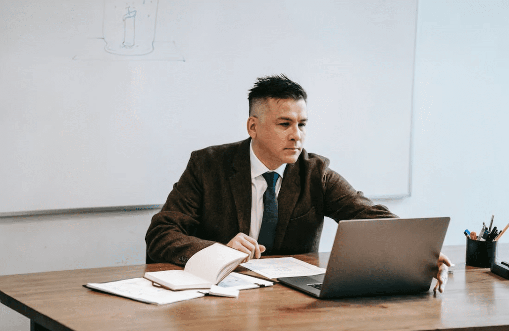 Vantagens e desvantagens do e-learning